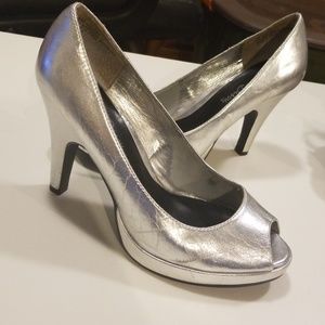 Silver pumps